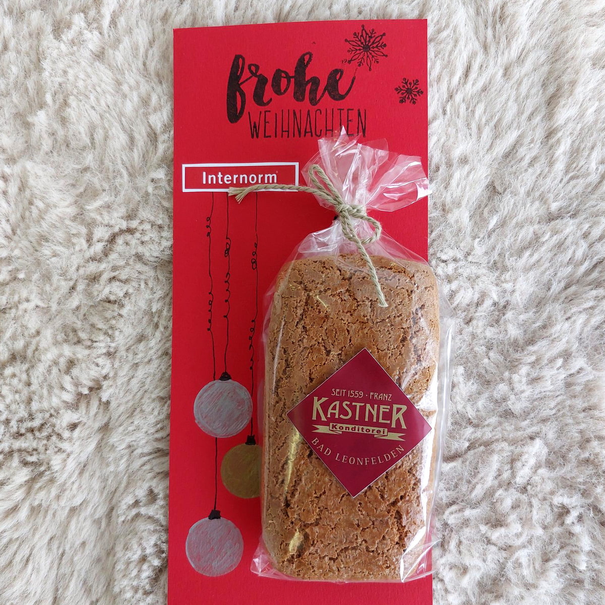Weihnachtskarte mit Logo und Lebkuchen